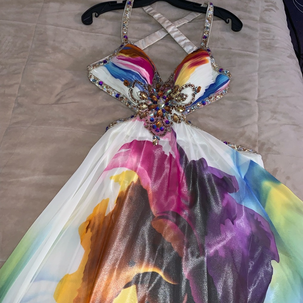 1/2 - Size. Bust : 33 Waist : 27 Hips : 37 Used!